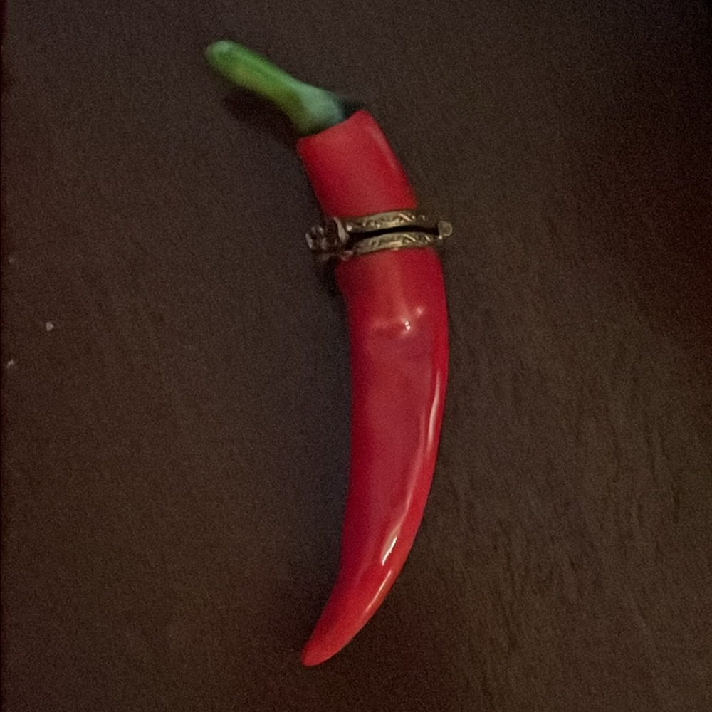 Hand painted Limoges Chili Pepper box - Picture 2 of 7